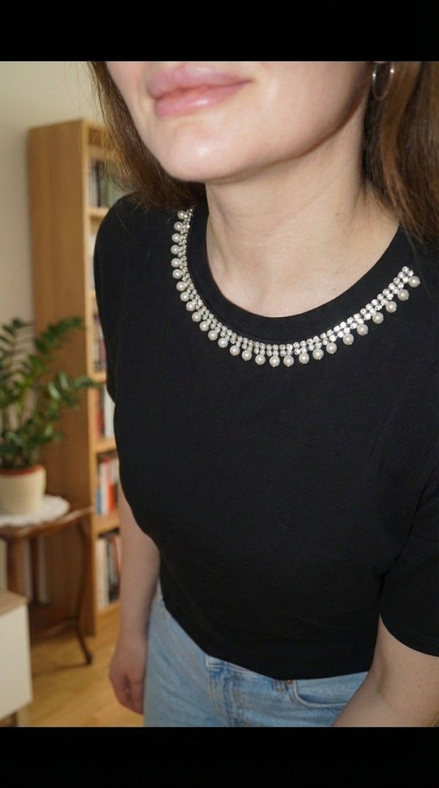 H&M Siyah İnci Yaka Detaylı Kadın Tişört - Görsel 2