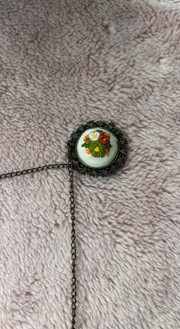 Gri İşlemeli Uzun Zincirli Gotik yaka iğnesi - Görsel 4