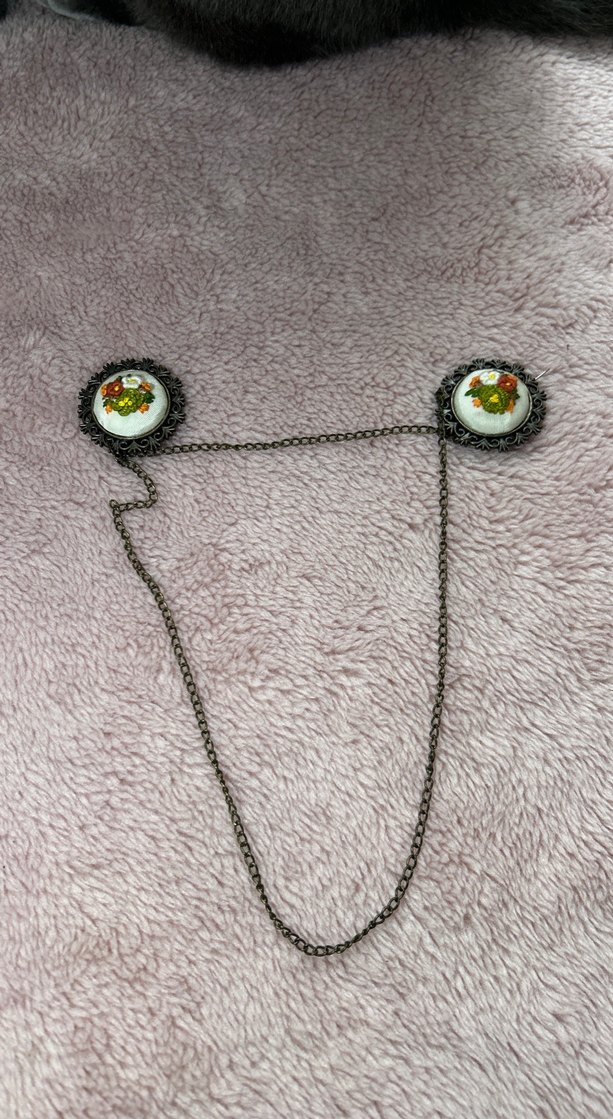 Gri İşlemeli Uzun Zincirli Gotik yaka iğnesi - Görsel 2