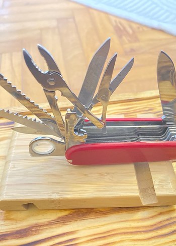 Victorinox deyil Avrupa 33 fonsiyonlu çakı - Görsel 2