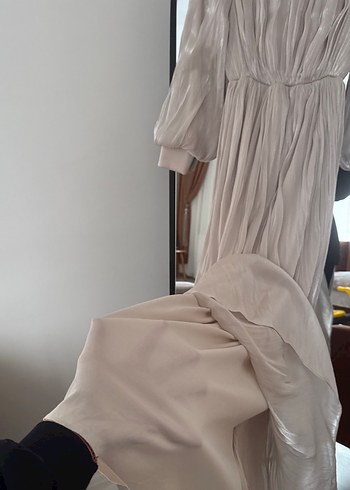 Bej Piliseli abiyeElbise - Görsel 4