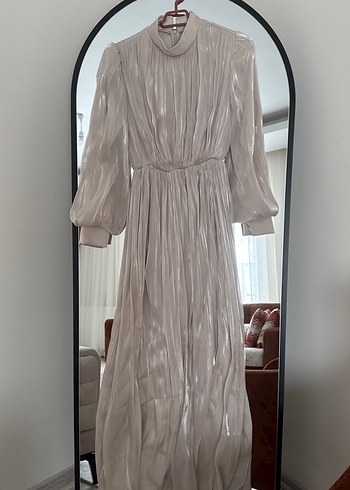 Bej Piliseli abiyeElbise - Görsel 3