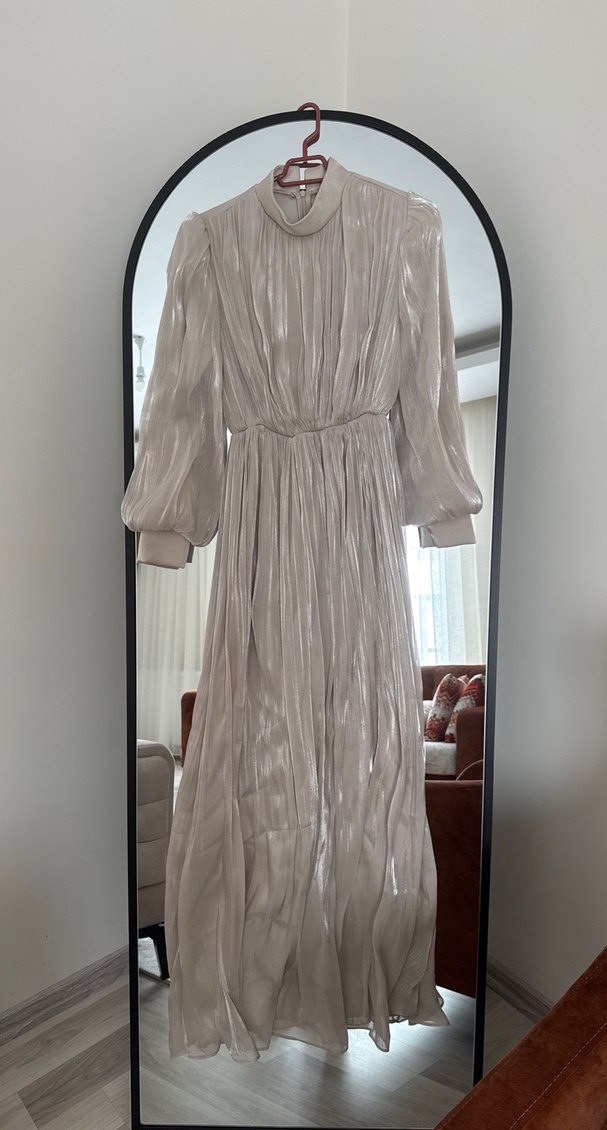 Bej Piliseli abiyeElbise - Görsel 3