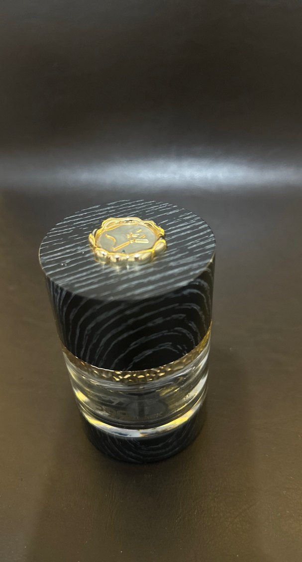 Kadın Parfümü Siyah Şişede - Görsel 2