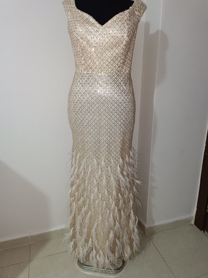 Bej V Yakalı Uzun Kadın Abiye Elbise - Görsel 3