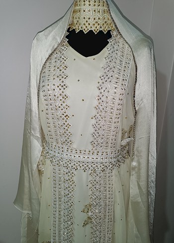 Uzun Beyaz Nakışlı Boncuk Detaylı Yöresel Elbise - Görsel 4