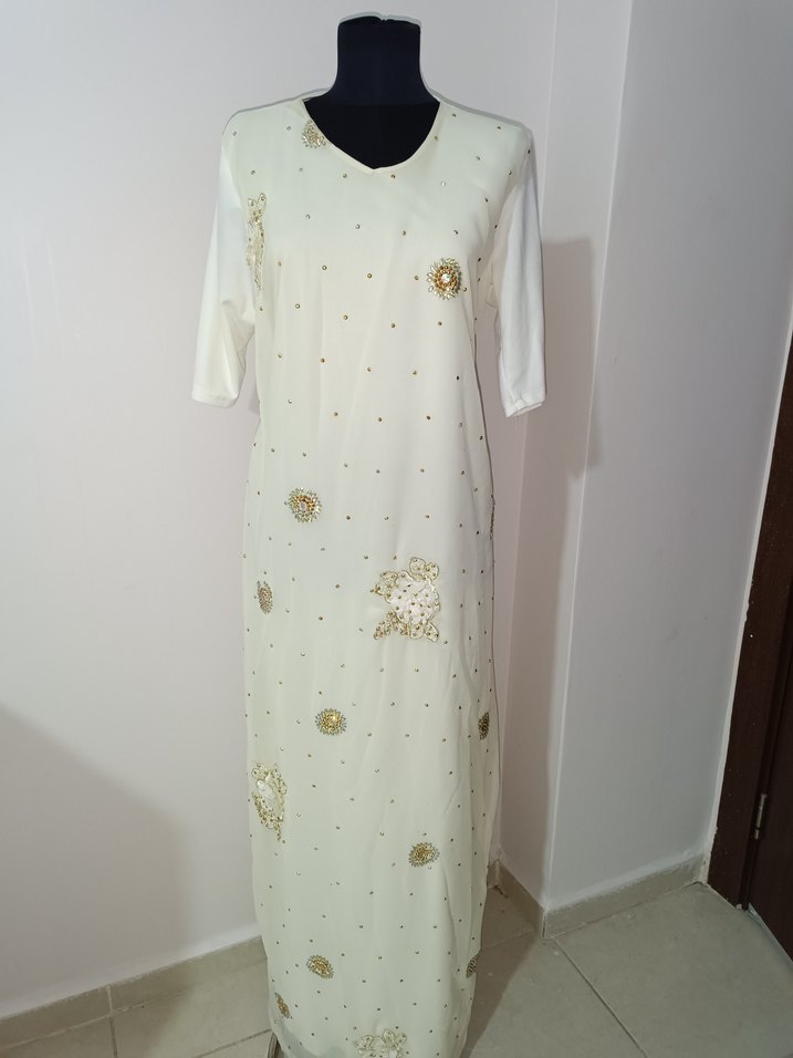 Uzun Beyaz Nakışlı Boncuk Detaylı Yöresel Elbise - Görsel 2