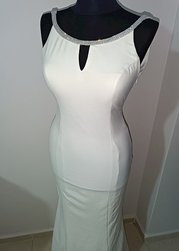 V Yaka, Sırt Detaylı Beyaz Uzun Abiye - Görsel 4