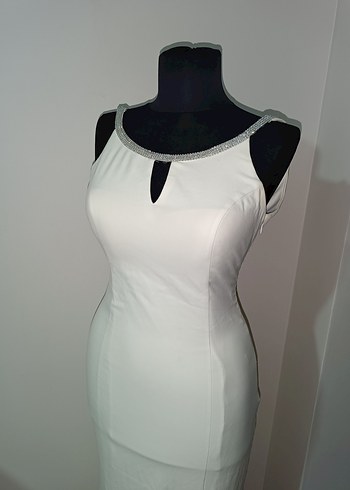 V Yaka, Sırt Detaylı Beyaz Uzun Abiye - Görsel 5