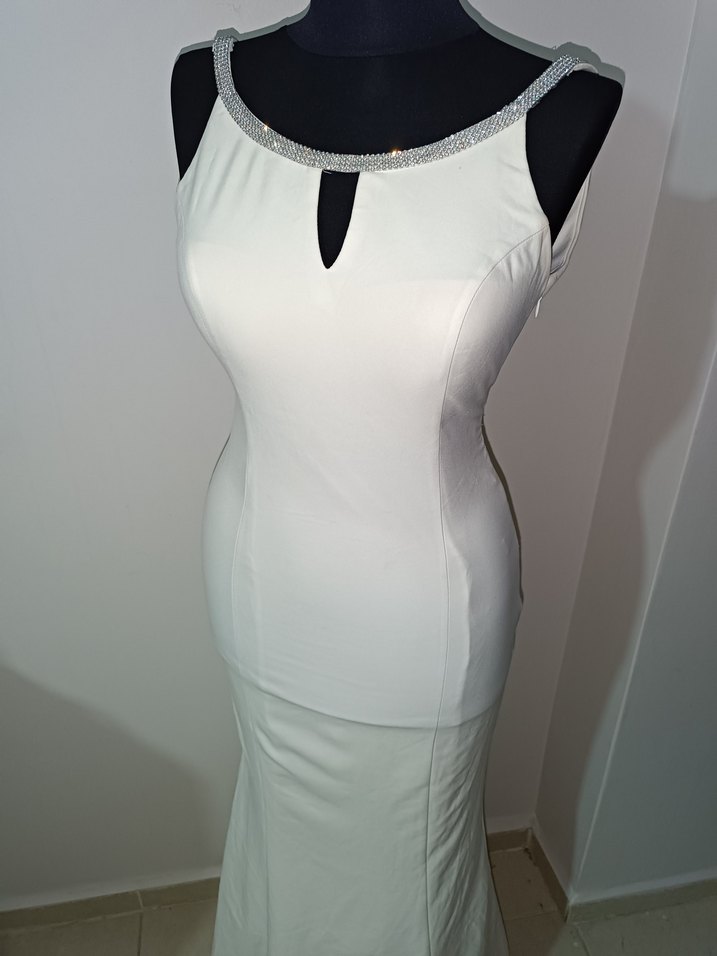 V Yaka, Sırt Detaylı Beyaz Uzun Abiye - Görsel 4