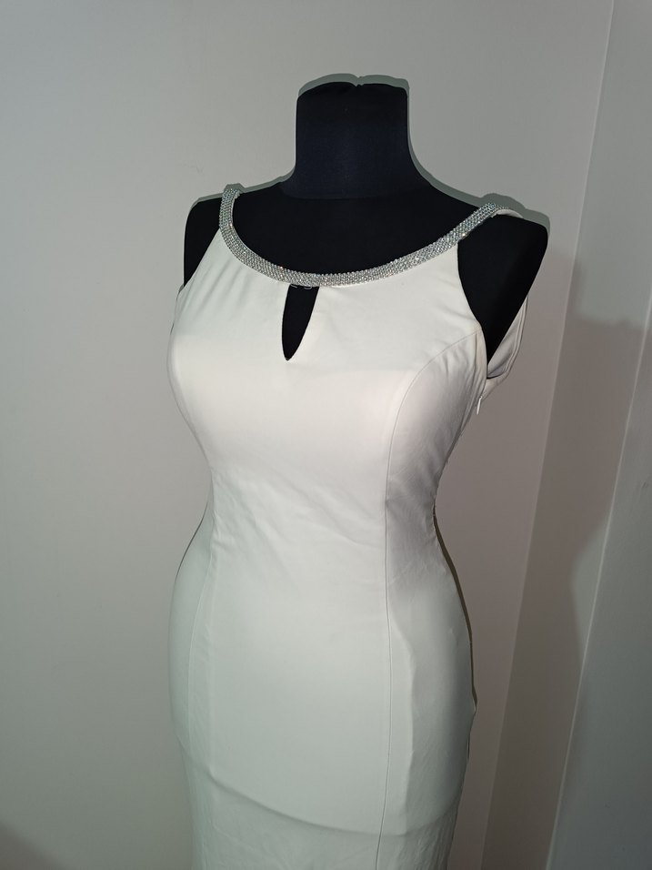 V Yaka, Sırt Detaylı Beyaz Uzun Abiye - Görsel 5