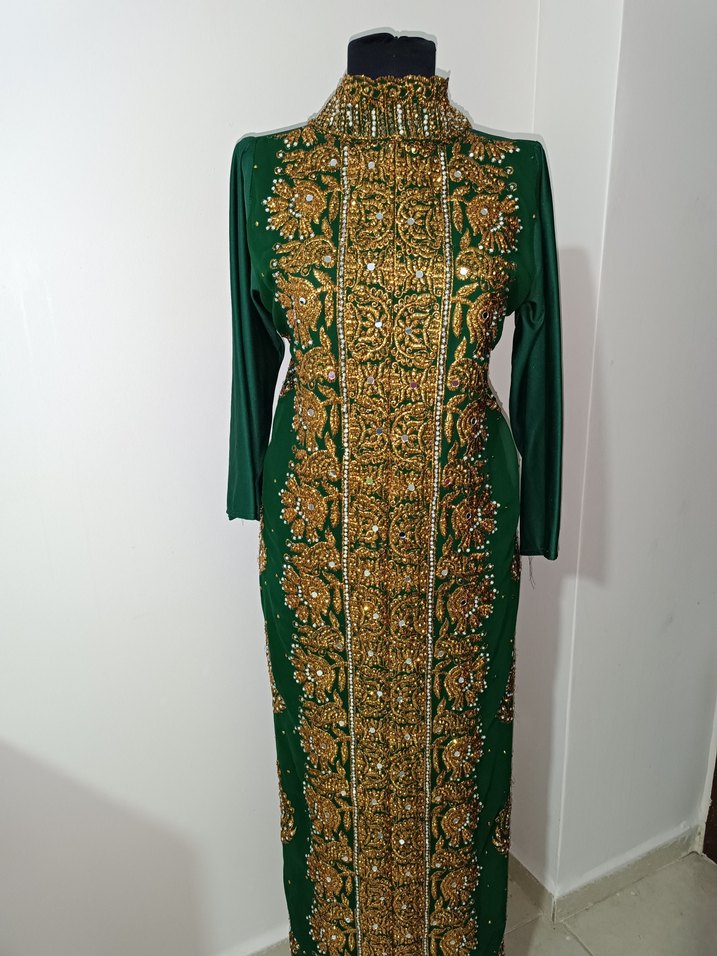 Uzun Kol, Yüksek Yaka Boncuklu Altın Yöresel Elbise - Görsel 4