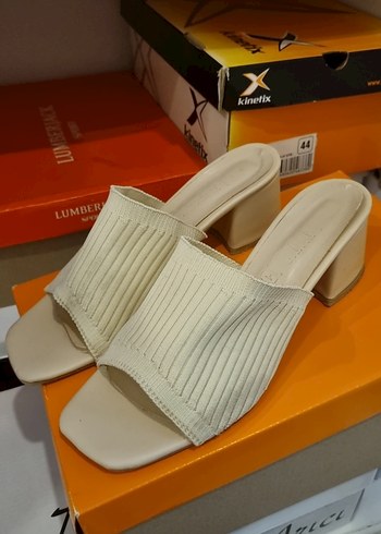 Krem Pliseli Kadın Topuklu Terlik