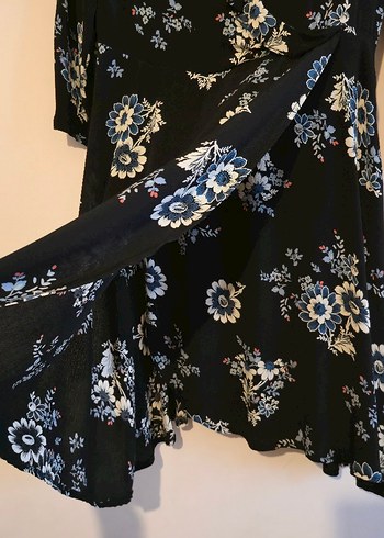 V Yaka Fırfır Detaylı Siyah Çiçekli Midi Elbise - Görsel 2