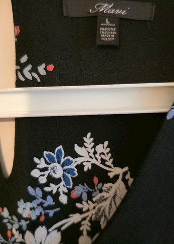 V Yaka Fırfır Detaylı Siyah Çiçekli Midi Elbise - Görsel 4