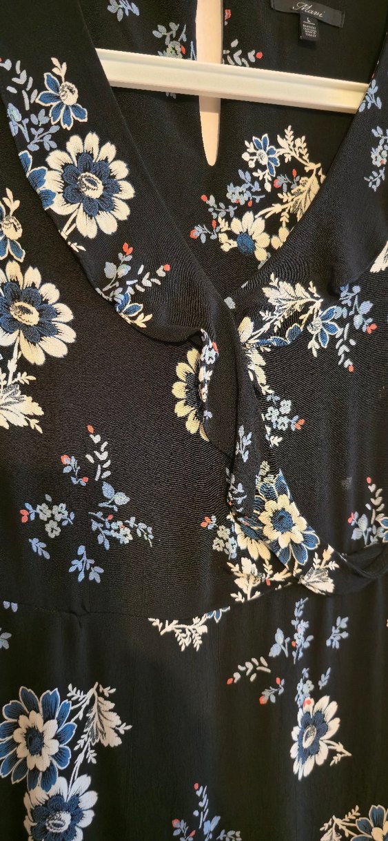 V Yaka Fırfır Detaylı Siyah Çiçekli Midi Elbise - Görsel 3