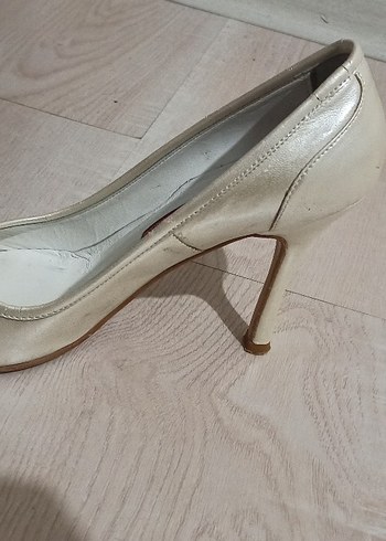 Beyaz Fiyonklu Stiletto Topuklu Kadın Ayakkabı - Görsel 2