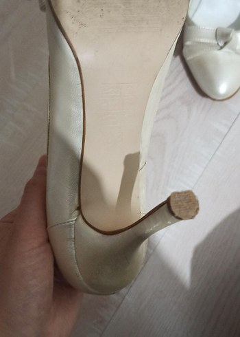 Beyaz Fiyonklu Stiletto Topuklu Kadın Ayakkabı - Görsel 3