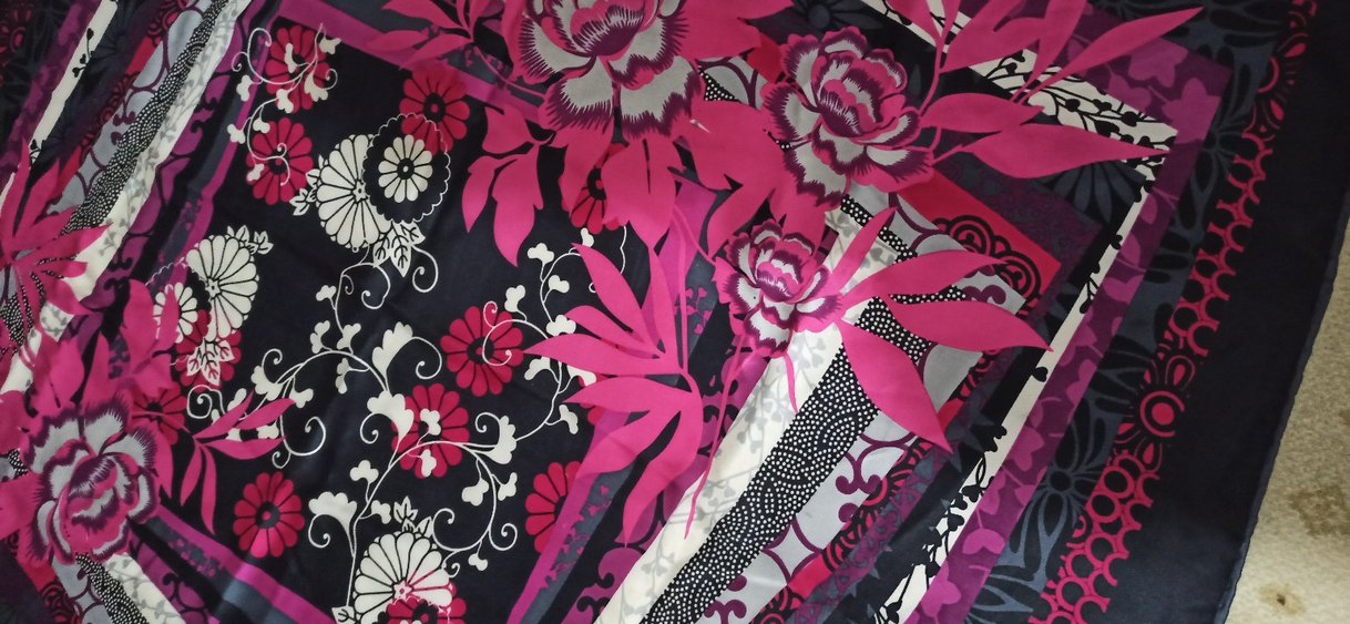 AKER Marka Fuşya-Siyah Çiçek Desenli İpek Eşarp - Görsel 3