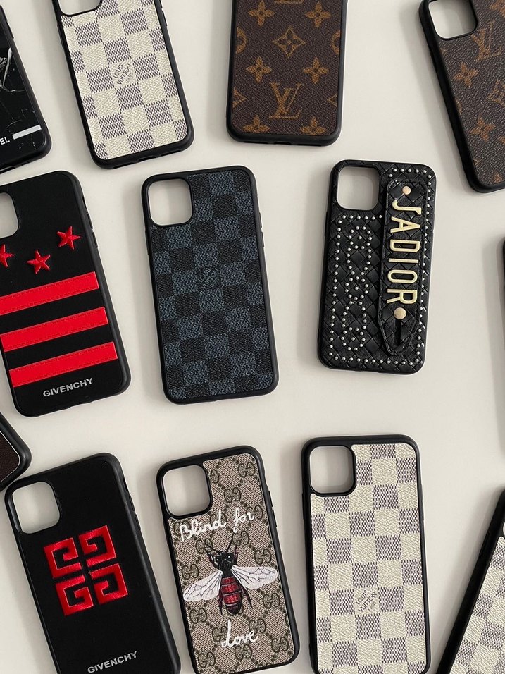 Kırmızı Parlak Givenchy Telefon Kılıfı - Görsel 2