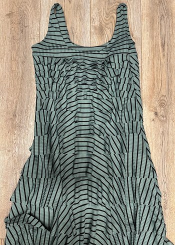 Çizgi Desenli Esnek Kumaş Uzun Elbise - Görsel 2