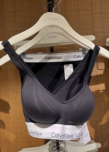 Calvin Klein l