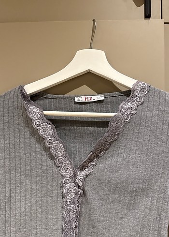 Dantel Detaylı Gri V Yakalı Kadın Hırka - Görsel 4