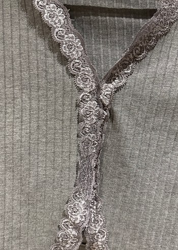 Dantel Detaylı Gri V Yakalı Kadın Hırka - Görsel 5