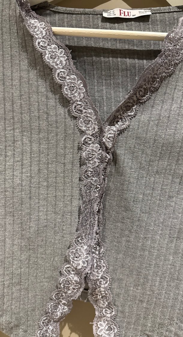 Dantel Detaylı Gri V Yakalı Kadın Hırka - Görsel 5