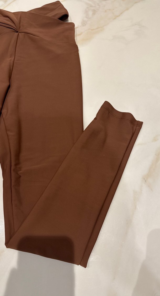 Kahverengi Kemer Detaylı Kadın Tayt - Görsel 4