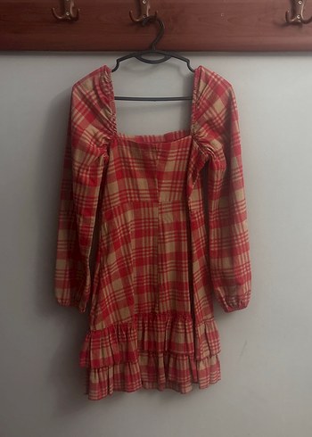 Uzun kollu kırmız elbise - Görsel 2