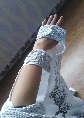 Pul Detaylı V Yaka Kısa Kollu Kadın Tişört - Görsel 4