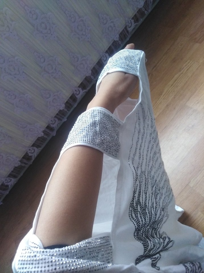 Pul Detaylı V Yaka Kısa Kollu Kadın Tişört - Görsel 5