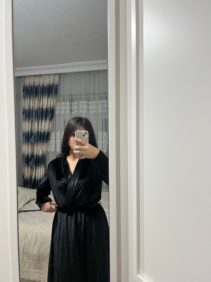 Siyah V Yakalı Uzun Kollu Midi Elbise - Görsel 2