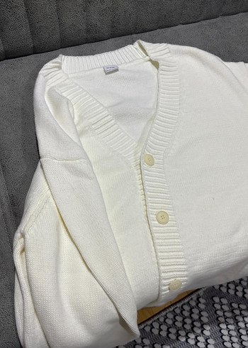 Erkek Beyaz Pamuklu Düğmeli Hırka - Görsel 2