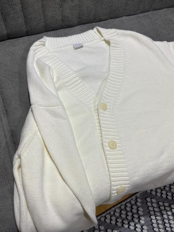 Erkek Beyaz Pamuklu Düğmeli Hırka - Görsel 2