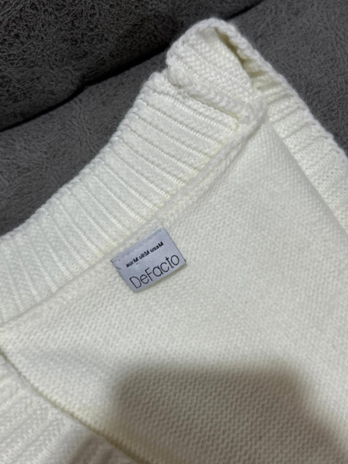 Düğmeli Beyaz Pamuklu Hırka - Görsel 3