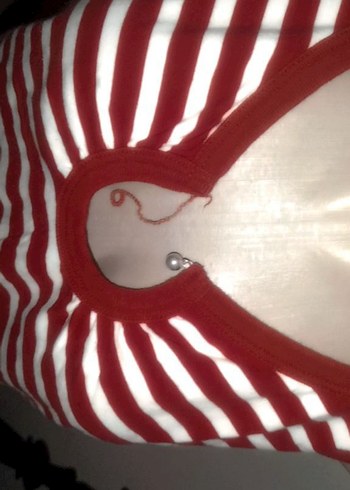 Kırmızı Çizgili V Yaka Kolsuz Bluz - Görsel 2