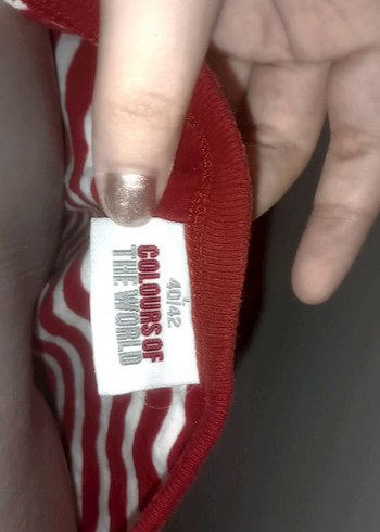 Kırmızı Çizgili V Yaka Kolsuz Bluz - Görsel 3