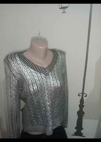 Gri V Yaka Örgü Işıltılı Gümüş Kazak - Görsel 3