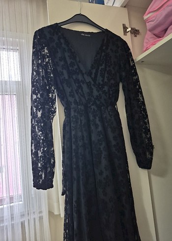 Dantel Detaylı Siyah Uzun V Yaka Elbise - Görsel 2