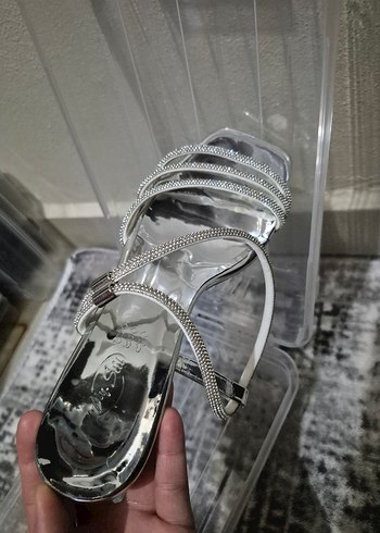 Gri Yılan Desenli Metal Topuklu Kadın Ayakkabı - Görsel 2