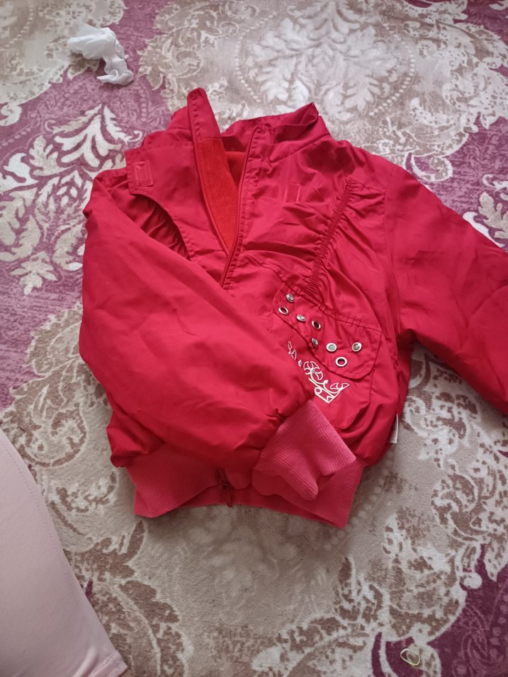 Kız Çocuk Kapüşonlu Kırmızı Düğmeli Ceket - Görsel 2