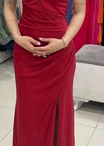 Kırmızı Parlak V Yakalı Uzun Kadın Henna Elbise - Görsel 3