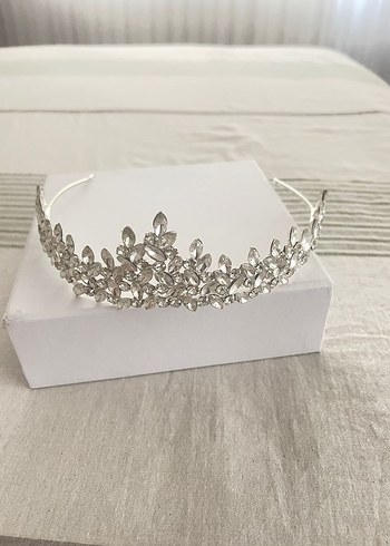Beyaz Parlak Payetli Gelin Tacı - Görsel 2