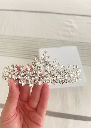 Beyaz Parlak Payetli Gelin Tacı - Görsel 3