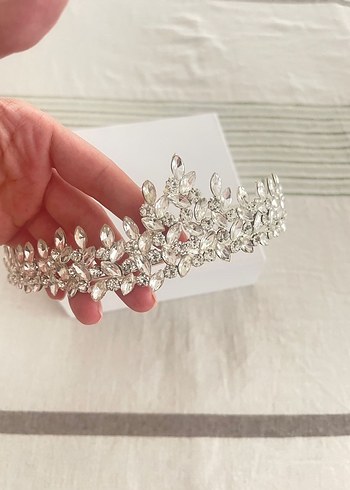 Beyaz Parlak Payetli Gelin Tacı - Görsel 4