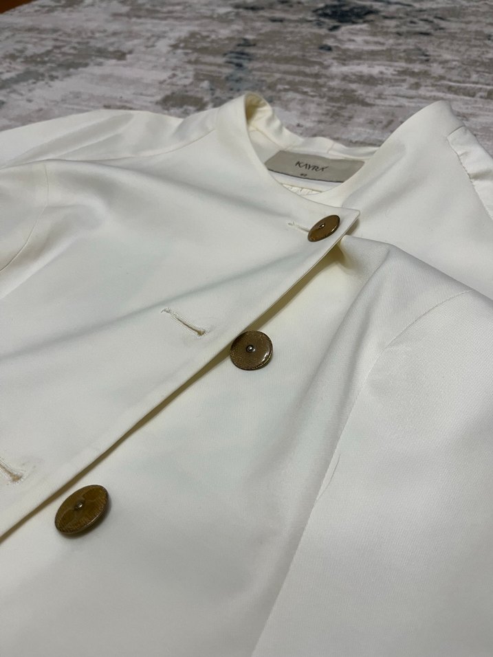 Kadın Mini Kemerli Beyaz Ceket ve Etek Takım - Görsel 3