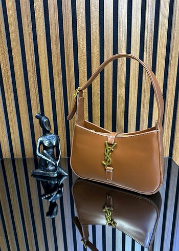 Siyah Parlak Deri Kadın Omuz Çantası - Görsel 3