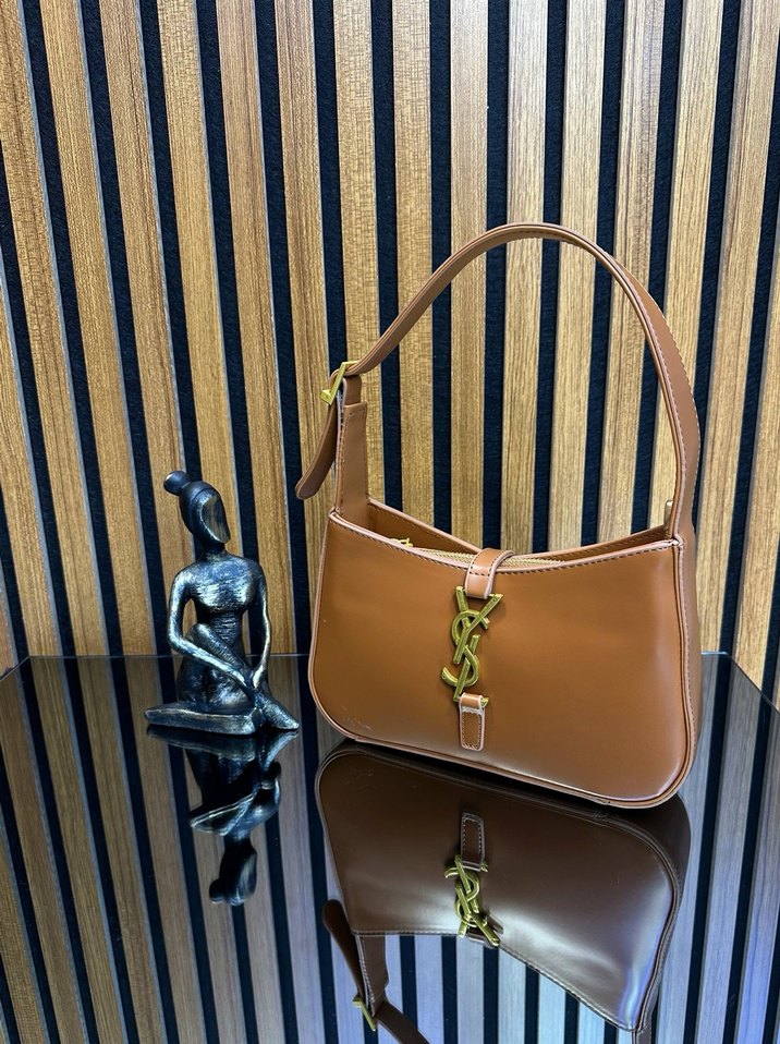 Siyah Parlak Deri Kadın Omuz Çantası - Görsel 3